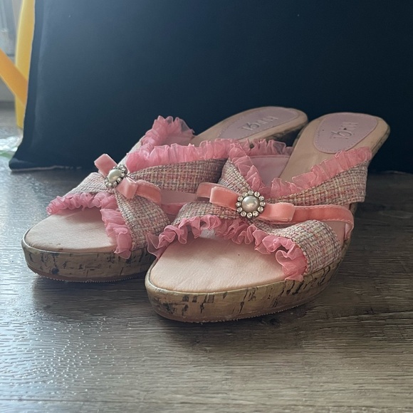 Rouge Helium Pink Ruffle Bow Wedges - Picture 2 of 2